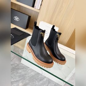 Новые ботинки Prada из коллекции осень-зима 2025, приобретенные в