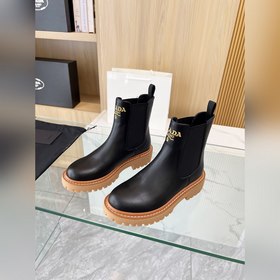 Новые ботинки Prada из коллекции осень-зима 2025, приобретенные в