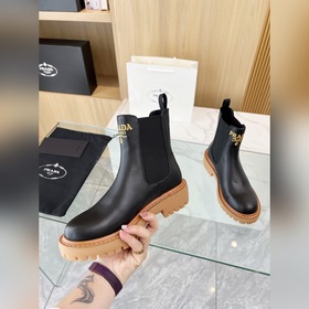 Новые ботинки Prada из коллекции осень-зима 2025, приобретенные в