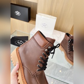 Новые ботинки Prada из коллекции осень-зима 2025, приобретенные в