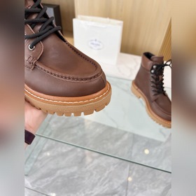 Новые ботинки Prada из коллекции осень-зима 2025, приобретенные в