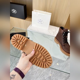 Новые ботинки Prada из коллекции осень-зима 2025, приобретенные в