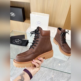 Новые ботинки Prada из коллекции осень-зима 2025, приобретенные в
