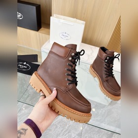 Новые ботинки Prada из коллекции осень-зима 2025, приобретенные в