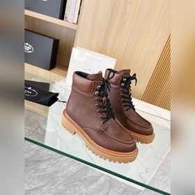 Новые ботинки Prada из коллекции осень-зима 2025, приобретенные в