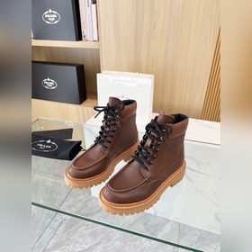 Новые ботинки Prada из коллекции осень-зима 2025, приобретенные в
