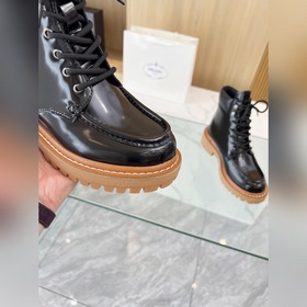 Новые ботинки Prada из коллекции осень-зима 2025, приобретенные в