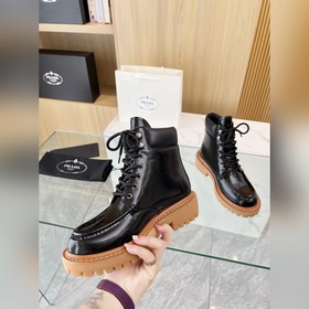 Новые ботинки Prada из коллекции осень-зима 2025, приобретенные в