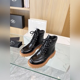 Новые ботинки Prada из коллекции осень-зима 2025, приобретенные в
