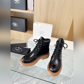 Новые ботинки Prada из коллекции осень-зима 2025, приобретенные в