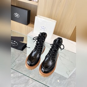 Новые ботинки Prada из коллекции осень-зима 2025, приобретенные в