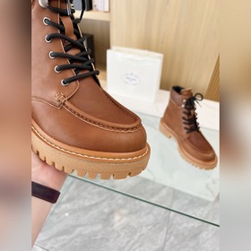 Новые ботинки Prada из коллекции осень-зима 2025, приобретенные в