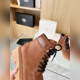Новые ботинки Prada из коллекции осень-зима 2025, приобретенные в