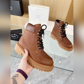 Новые ботинки Prada из коллекции осень-зима 2025, приобретенные в
