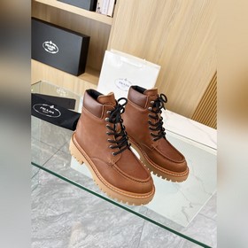 Новые ботинки Prada из коллекции осень-зима 2025, приобретенные в