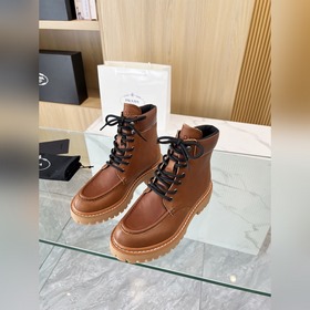 Новые ботинки Prada из коллекции осень-зима 2025, приобретенные в
