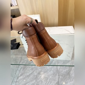 Новые ботинки Prada из коллекции осень-зима 2025, приобретенные в