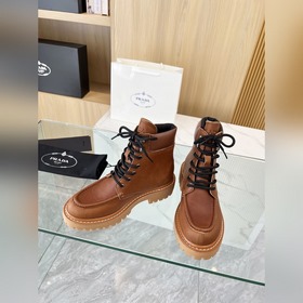 Новые ботинки Prada из коллекции осень-зима 2025, приобретенные в