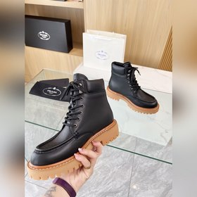 Новые ботинки Prada из коллекции осень-зима 2025, приобретенные в