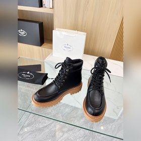Новые ботинки Prada из коллекции осень-зима 2025, приобретенные в