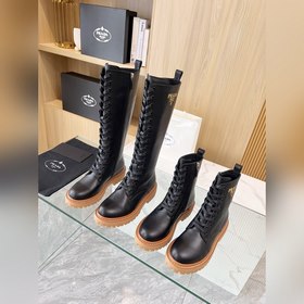 Новые ботинки Prada из коллекции осень-зима 2025, приобретенные в