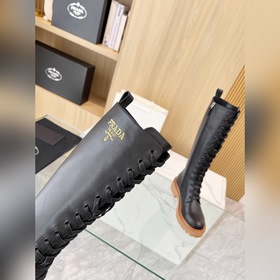 Новые ботинки Prada из коллекции осень-зима 2025, приобретенные в