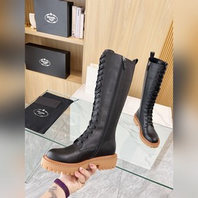 Новые ботинки Prada из коллекции осень-зима 2025, приобретенные в
