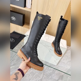 Новые ботинки Prada из коллекции осень-зима 2025, приобретенные в