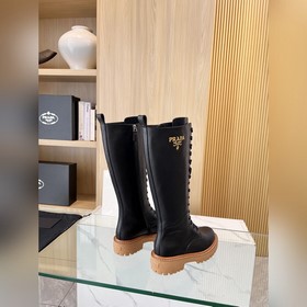 Новые ботинки Prada из коллекции осень-зима 2025, приобретенные в
