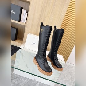 Новые ботинки Prada из коллекции осень-зима 2025, приобретенные в
