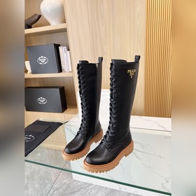 Новые ботинки Prada из коллекции осень-зима 2025, приобретенные в