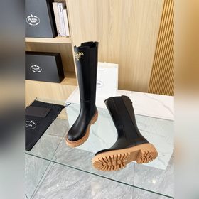 Новые ботинки Prada из коллекции осень-зима 2025, приобретенные в