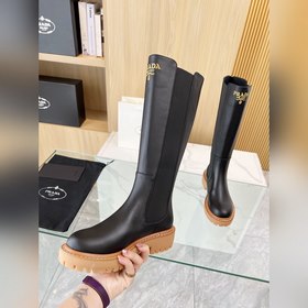 Новые ботинки Prada из коллекции осень-зима 2025, приобретенные в