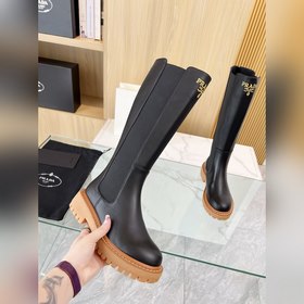 Новые ботинки Prada из коллекции осень-зима 2025, приобретенные в