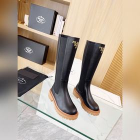 Новые ботинки Prada из коллекции осень-зима 2025, приобретенные в