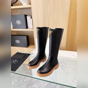 Новые ботинки Prada из коллекции осень-зима 2025, приобретенные в