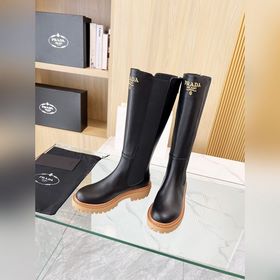 Новые ботинки Prada из коллекции осень-зима 2025, приобретенные в