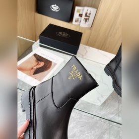 Новые ботинки Prada из коллекции осень-зима 2025, приобретенные в