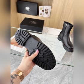 Новые ботинки Prada из коллекции осень-зима 2025, приобретенные в