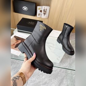 Новые ботинки Prada из коллекции осень-зима 2025, приобретенные в