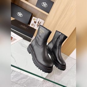 Новые ботинки Prada из коллекции осень-зима 2025, приобретенные в