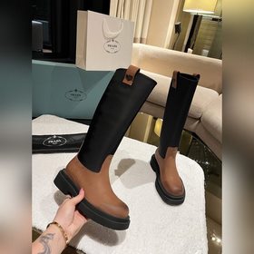 Классические ботинки PRADA с треугольным логотипом... Серия, кото