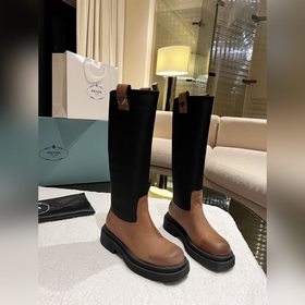 Классические ботинки PRADA с треугольным логотипом... Серия, кото