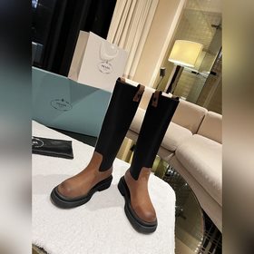 Классические ботинки PRADA с треугольным логотипом... Серия, кото