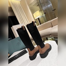 Классические ботинки PRADA с треугольным логотипом... Серия, кото