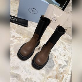PRADA Классические ботинки с треугольным логотипом. Этот зимний а