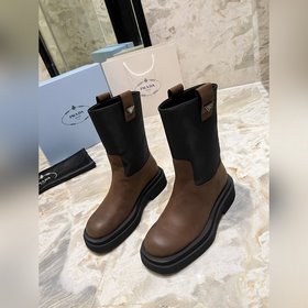 PRADA Классические ботинки с треугольным логотипом. Этот зимний а