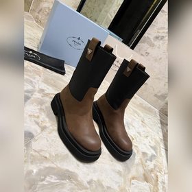 PRADA Классические ботинки с треугольным логотипом. Этот зимний а
