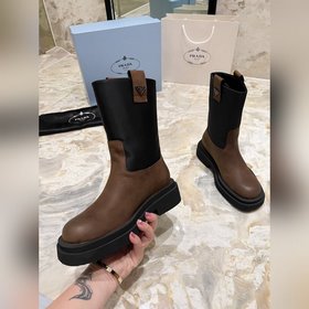 PRADA Классические ботинки с треугольным логотипом. Этот зимний а