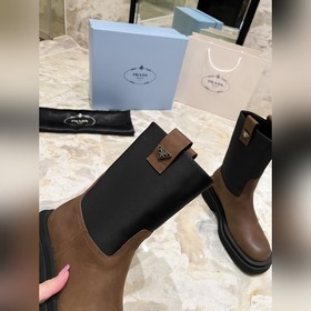 PRADA Классические ботинки с треугольным логотипом. Этот зимний а
